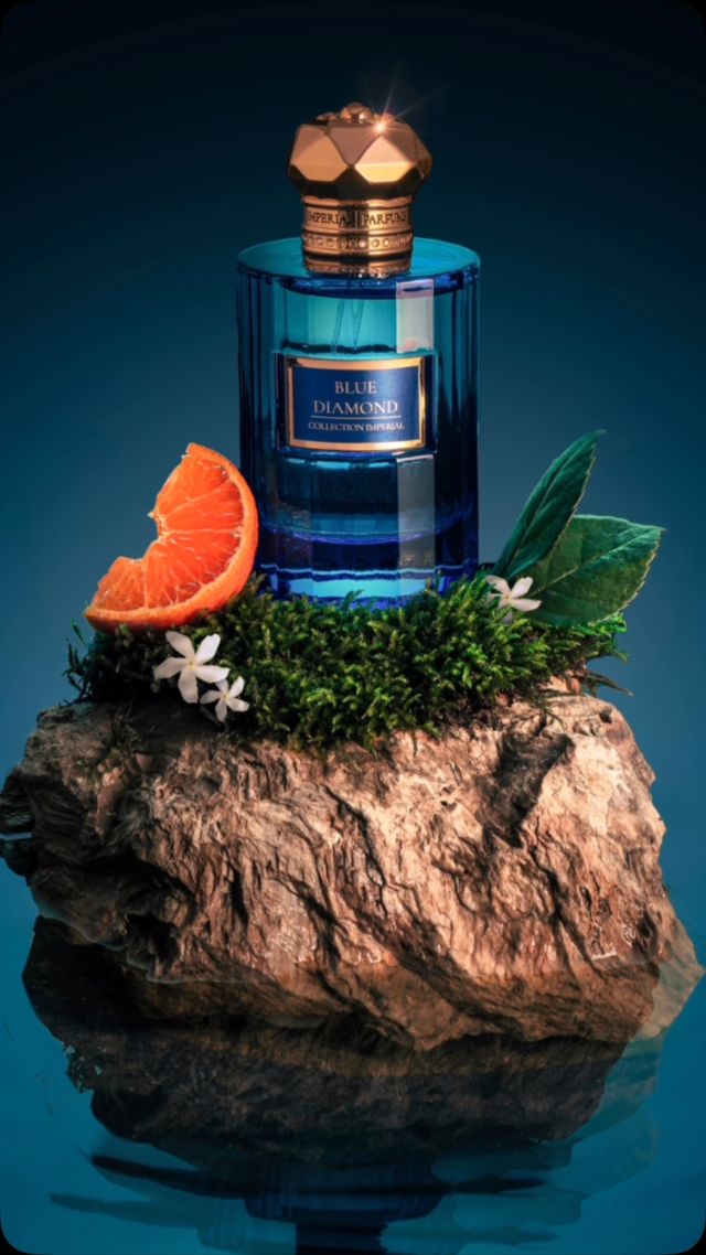 Blue Diamond is a captivating fragrance that harmoniously blends sweet citrus with floral and fruity notes, creating a unique and enchanting aroma. Its creamy drydown, infused with soft vanilla and woody undertones, leaves a joyful and elegant impression ✨

💎Top Notes: Mandarin from Spain, Orange Blossom, Bergamot

💎Heart Notes: Turkish Rose, Egyptian Jasmine, Patchouli from Indonesia, Assam Oud

💎Base Notes: Indian Sandalwood, Dry Wood, Grey Amber, Musk, Sweet Vanilla

www.imperialparfums.com

#fragrance #reels #instagram #parfum #imperial #blue #diamonds